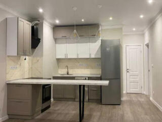 Продам 3-х комнатную квартиру с ремонтом и мебелью в центре ...