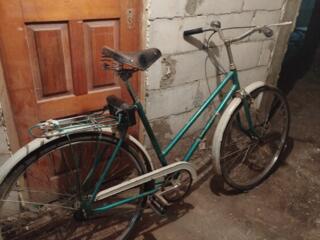 Продам велосипед сиденье чистая кожа рама стальная