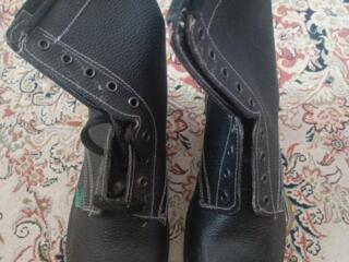 Продам ботинки новые 42 размер