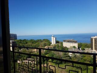Просторная 2-комнатная квартира в Аркадии с видом на море.