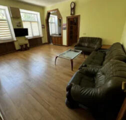 Двухкомнатная квартира в центре города, улица Канатная