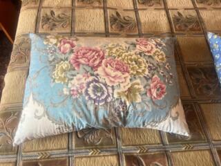 Продаются 2 новые подушки 50х70 из гусино-куриного пуха