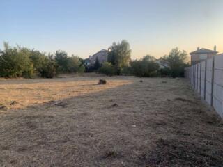 Продаётся участок под жилую застройку. Коммуникации: газ, вода и ...