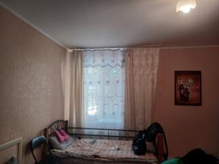 Продам 1 комнатную квартиру в центре .