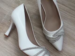 Продам туфли 39 размер, ни разу не обувались!!!!!