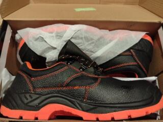 Новые рабочие ботинки с железным носком