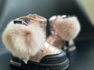 Обувь для девочки в отличном состоянии (кроссовки, ботинки, сапоги)