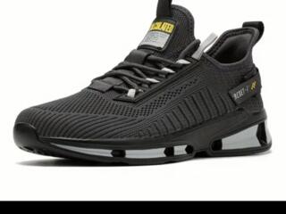 Новые кроссовки.