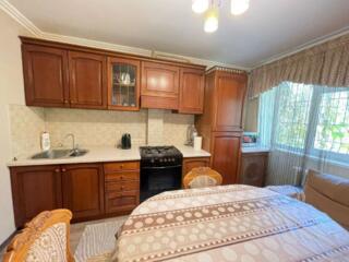 Продается трехкомнатная квартира на Нижней Рышкановке, район Феносы.