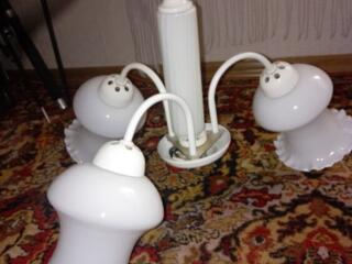 Люстра 3-х рожковая и светильник