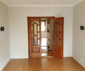 Трех комнатная квартира на поселке Котовского улица Заболотного