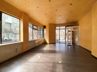 Фасадное помещение под офис,магазин на Канатной