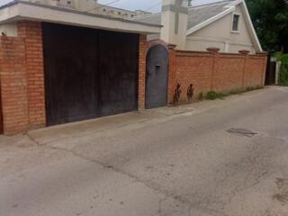 Продается полдома, р-н "Самолёта". Подходит под ипотеку.