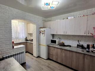 Продам 3-комнатную квартиру (м-н Южный)