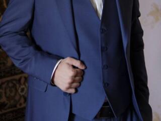 Продам свадебный мужской костюм