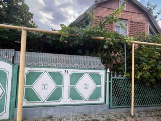 Продается дом с баней и закрытым бассейном.