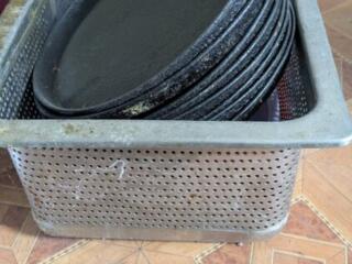 Продам посуду, противни и др. на фото