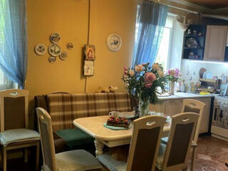 Продам 3-комнатную квартиру с палисадником на Черемушках