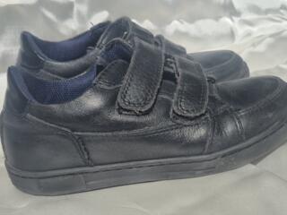 Pantofi din piele naturală măr. 30