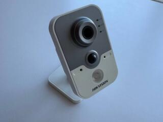 HIKVISION DS-2CD2420F