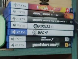 PlayStation 5 + 7 дисков с играми