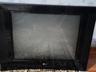 Продам телевизор. 500 р торг уместен.