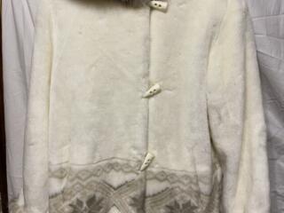 Полушубок белый из искусственного меха