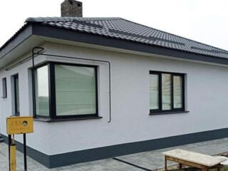 Tencuiala decorativa