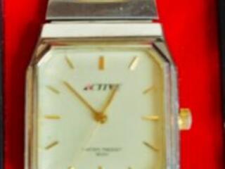 Часы ЖЕНСКИЕ-НОВЫЕ-кварц-японский - механизм- Недорого! -200= руб.