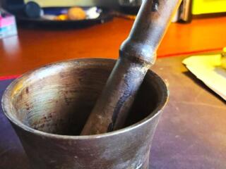 Ступка-АНТИКВАРНАЯ-ЛАТУНЬ-тяжеленная-200= руб.