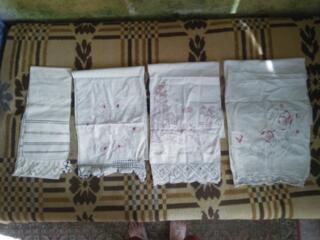 Продаются старинные дорожки, рушники и полотенце.