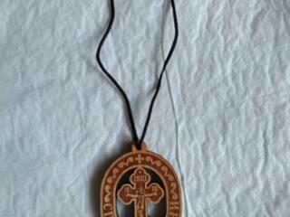 Бусы с крестом, крест, бусы красные