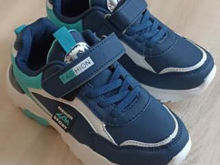 Новые кроссовки, не угадали с размером