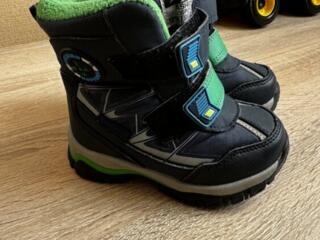 Сапожки 23 разм и 21 разм