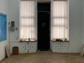 Продам 1 комнатную квартиру под дворовой офис/свой вход/Дерибасовская