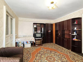 Продам 2 комн квартиру на Толстого