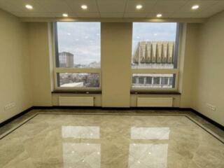 30273. Сдам офис в новом бизнес центре от Кадорр ...