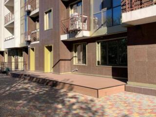 30290. Сдам фасадное помещение в жилом квартире ...