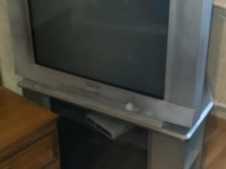 Продам маленький цветной телевизор для кухни JVC с пультом 80рублей