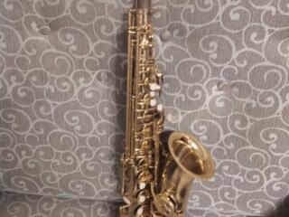 Продам саксофон Alt.
