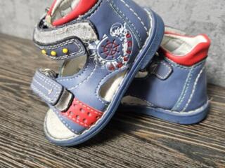 Сандалии на малыша