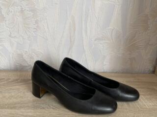 Продам. Размер 38