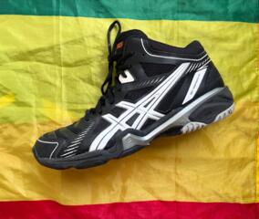 .Кроссовки Asics оригинал размер 41