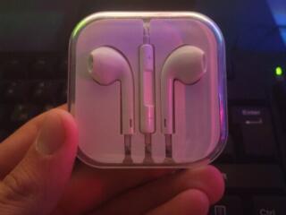 Продам Apple earpods