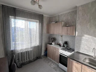 Однокомнатная с ремонтом.