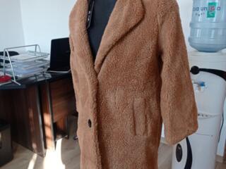 Продаем срочно, недорого два итальянских пальто женских, демисезонных.