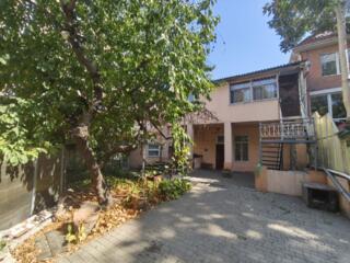 Французский бульвар. Дом-2 квартиры. Романа Кармена. Закрытый двор.