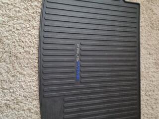 Коврик в багажник.