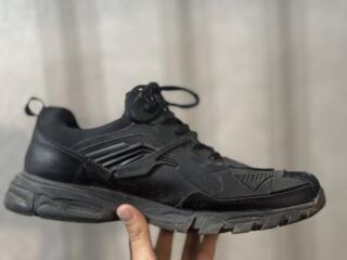 Продам кроссовки Bona