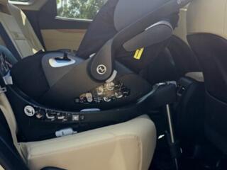 Продам автокресло Cybex с базой Isofix Б/У